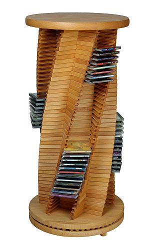 Edles Design in Holz.
Großer spiralförmiger CD-Ständer aus massivem Buchenholz. Ein Schmuckstück für jede Wohnung. Der holzkugelgelagerte Sockel ermöglicht ein leichtgängiges Drehen der CD-Säule.