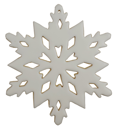 Schön gestaltete Schneeflocke aus weißem Ton